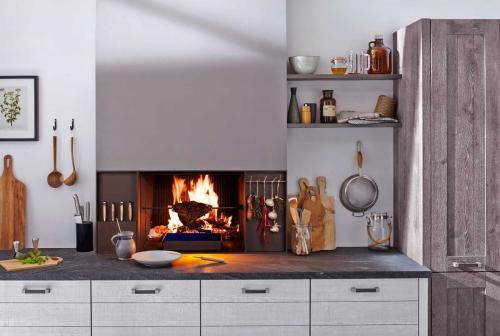 Brunner Offener Kamin flach Urfeuer-Küchenkamin® 50/66 mit Funktionsnische