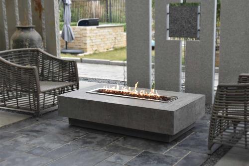 Elementi gas fire pit Hampton