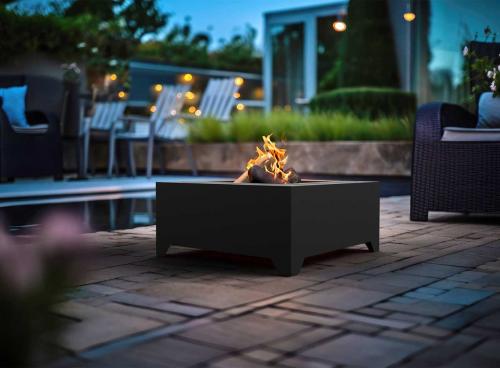 Infire Feuerstelle Black Square 700